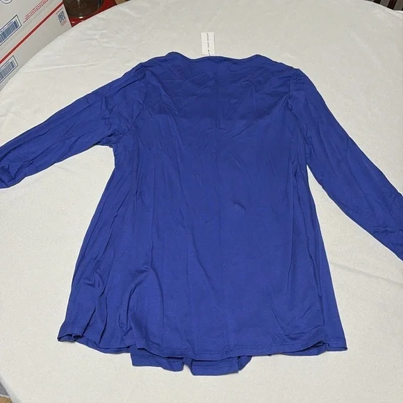 LANE BRYANT Women’s Top, NWT. Beautiful blue. - Picture 2 of 4